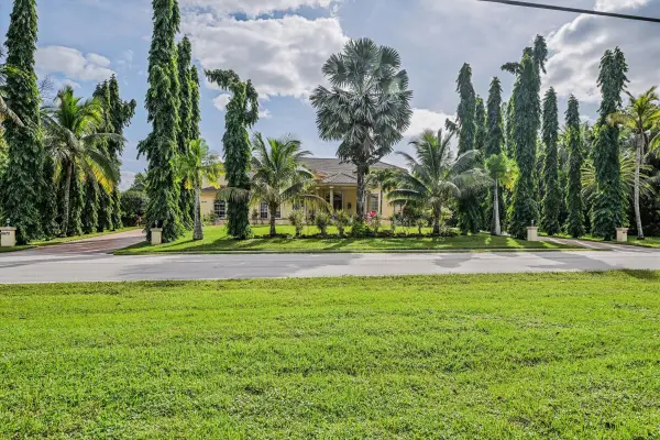 8671 155th Place N, Palm Beach Gardens, FL 33418