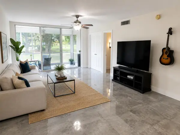 575 Oaks Lane #109, Pompano Beach, FL 33069