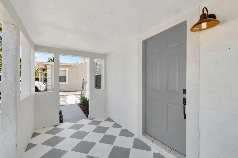 950 29th Street, West Palm Beach, FL 33407 - #3