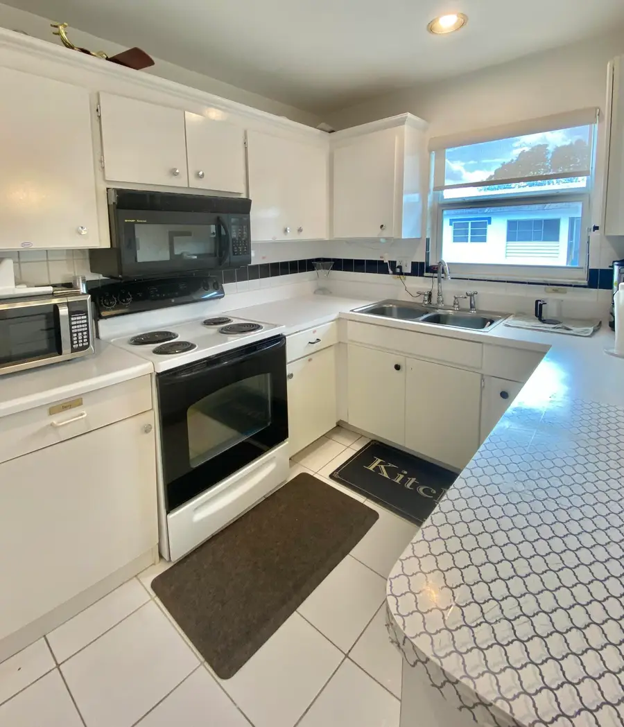 68 Stratford E, West Palm Beach, FL 33417 - #3
