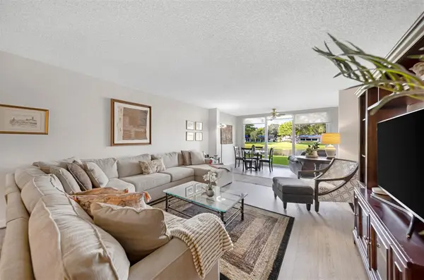 3611 Oaks Clubhouse Drive #104, Pompano Beach, FL 33069