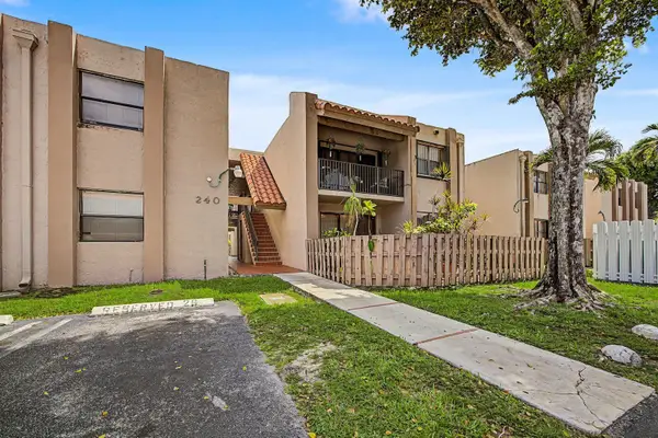 240 W Park Drive #201-4, Miami, FL 33172