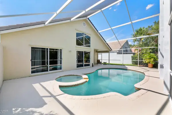 2016 Island Circle, Weston, FL 33326