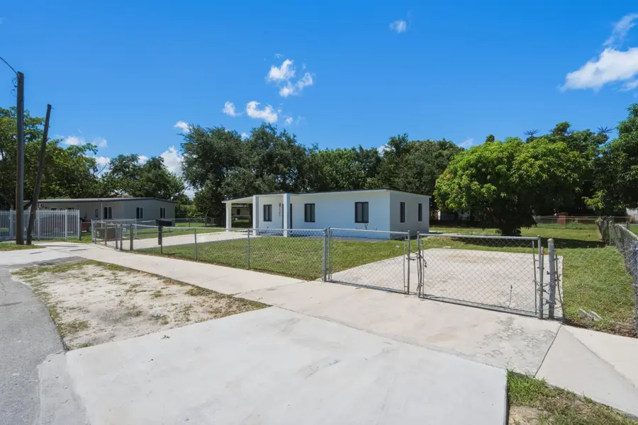 2405 NW 159th Road, Miami Gardens, FL 33054 - #3