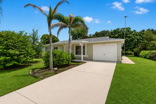 1334 SE Vestridge Lane, Port St Lucie, FL 34952