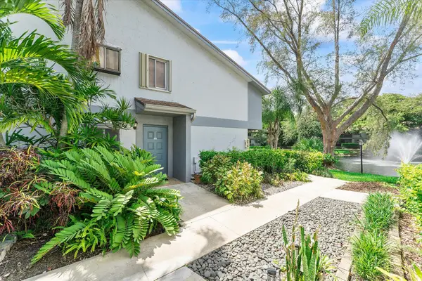 2705 S Oakland Forest Drive #104, Oakland Park, FL 33309