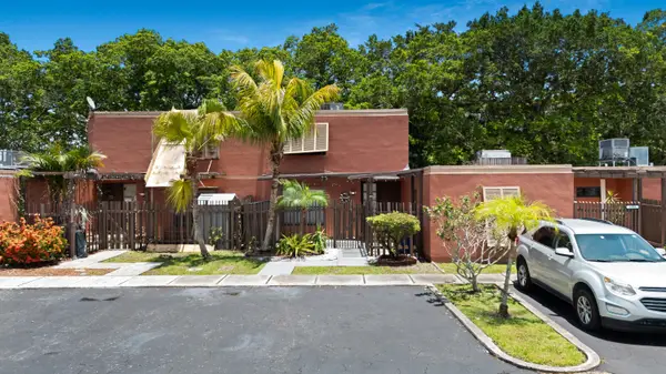 1517 Fairway Road, Pembroke Pines, FL 33026