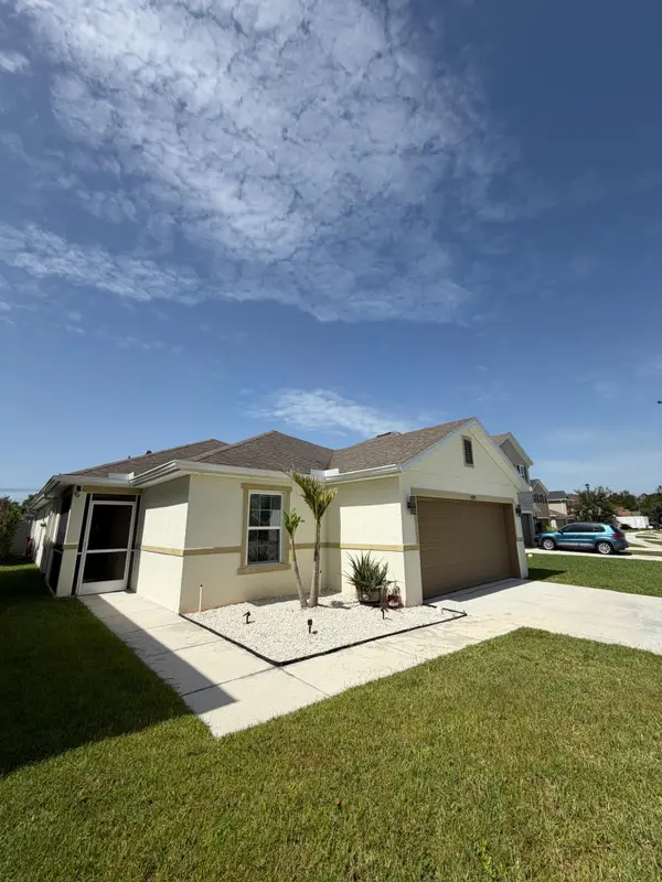 5670 NW Pine Trail Circle, Port St Lucie, FL 34983