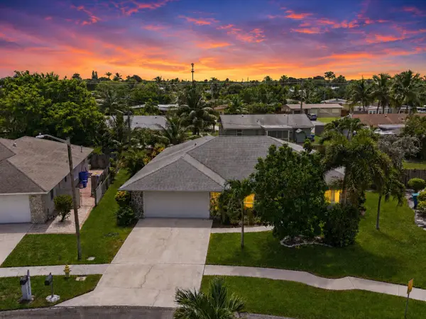 1081 Palama Way, Lantana, FL 33462