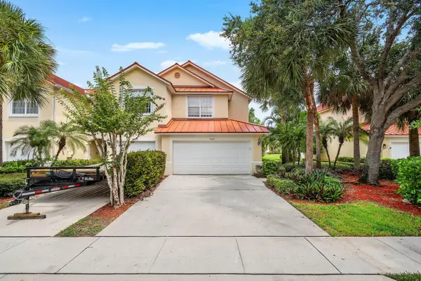 1154 Pinewood Lake Court, Greenacres, FL 33415