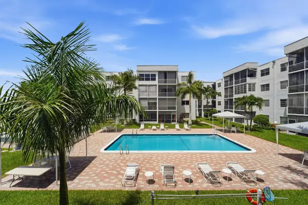 3000 E Sunrise Lakes Drive E #223, Sunrise, FL 33322
