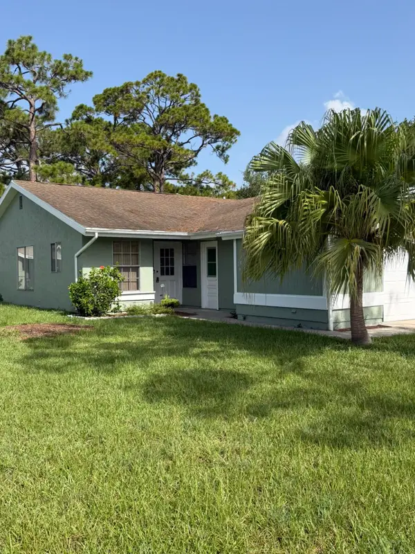 1720 SE Linpark Court, Port St Lucie, FL 34952