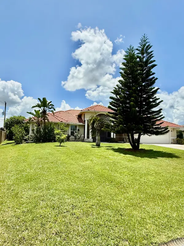 2810 SE Tate Avenue, Port St Lucie, FL 34984