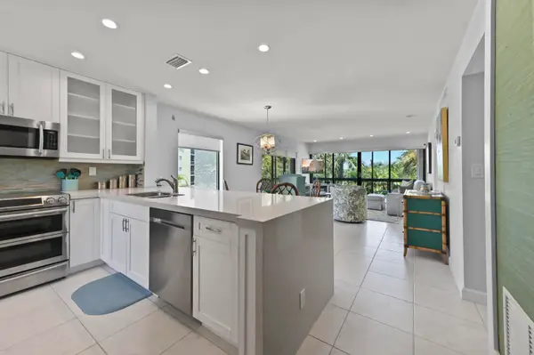 2550 Presidential Way #301, West Palm Beach, FL 33401