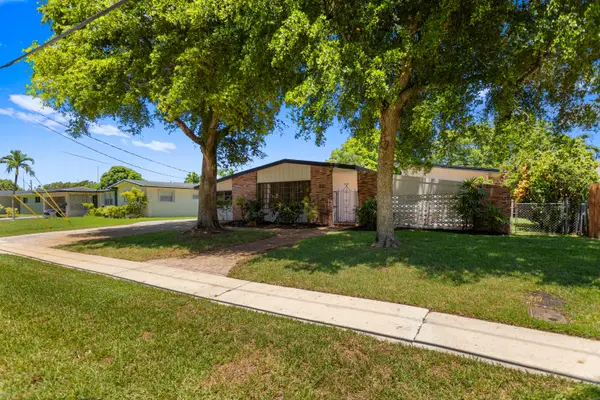 880 E Acre Drive, Plantation, FL 33317