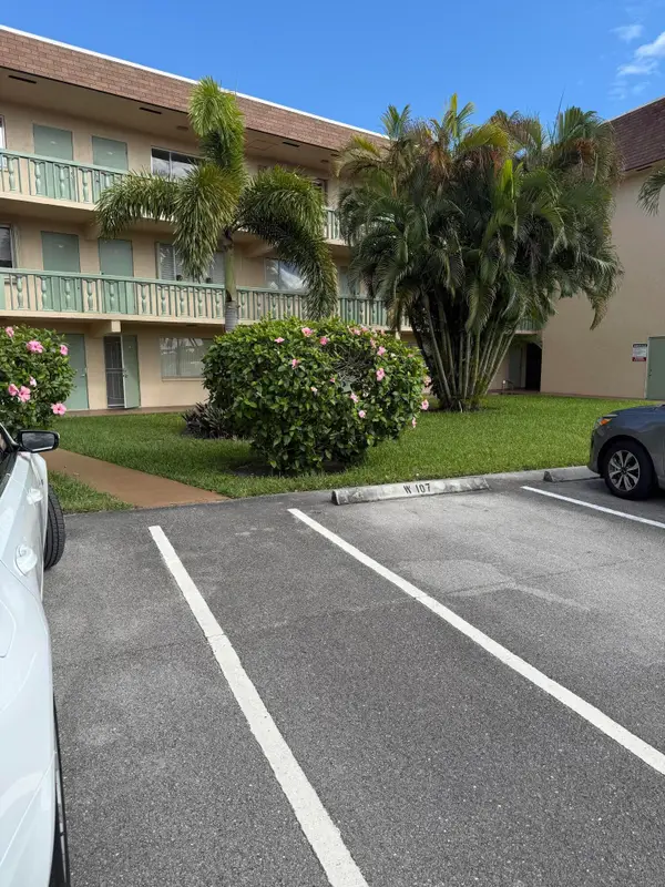 400 Village Green Circle W #105, Palm Springs, FL 33461