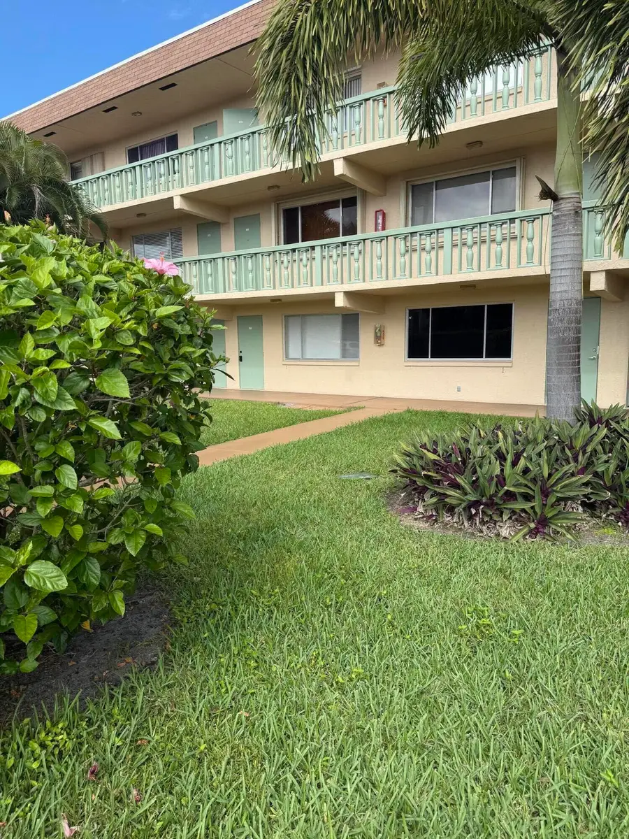 400 Village Green Circle W #105, Palm Springs, FL 33461 - #3