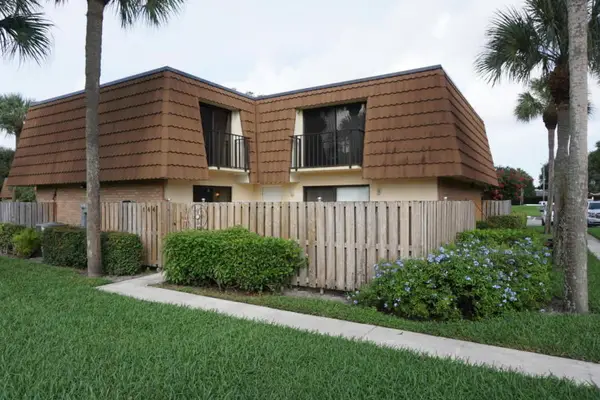 102 Heritage Way, West Palm Beach, FL 33407