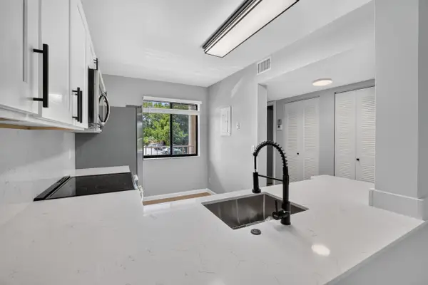 6795 Huntington Lane #201, Delray Beach, FL 33446