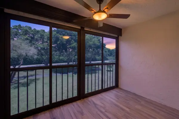 6935 Huntington Lane #207, Delray Beach, FL 33446