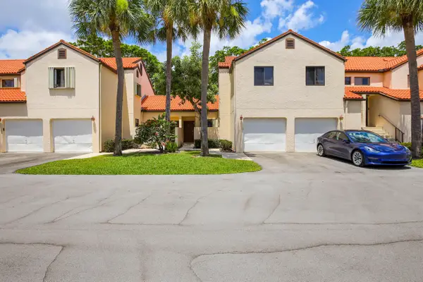 14 Va De Casas Sur #103, Boynton Beach, FL 33426