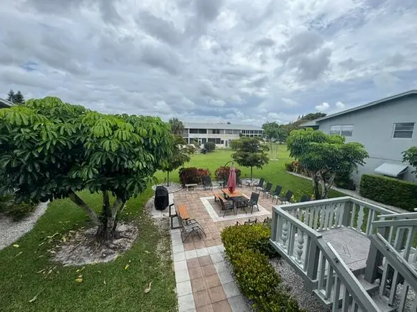 39 Dorchester B #39, West Palm Beach, FL 33417