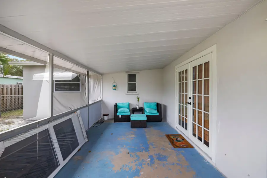 336 S Chillingworth Drive, West Palm Beach, FL 33409 - #3