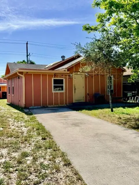 1009 S Pine Street, Lake Worth Beach, FL 33460