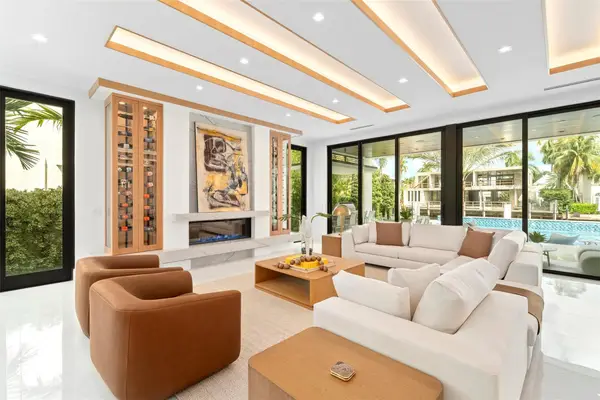 24 Fiesta Way, Fort Lauderdale, FL 33301
