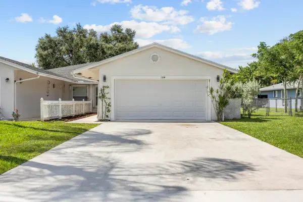 136 Sparrow Drive #B, Royal Palm Beach, FL 33411