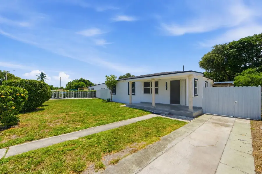 8800 NW 33rd Ave Avenue, Miami, FL 33147 - #2