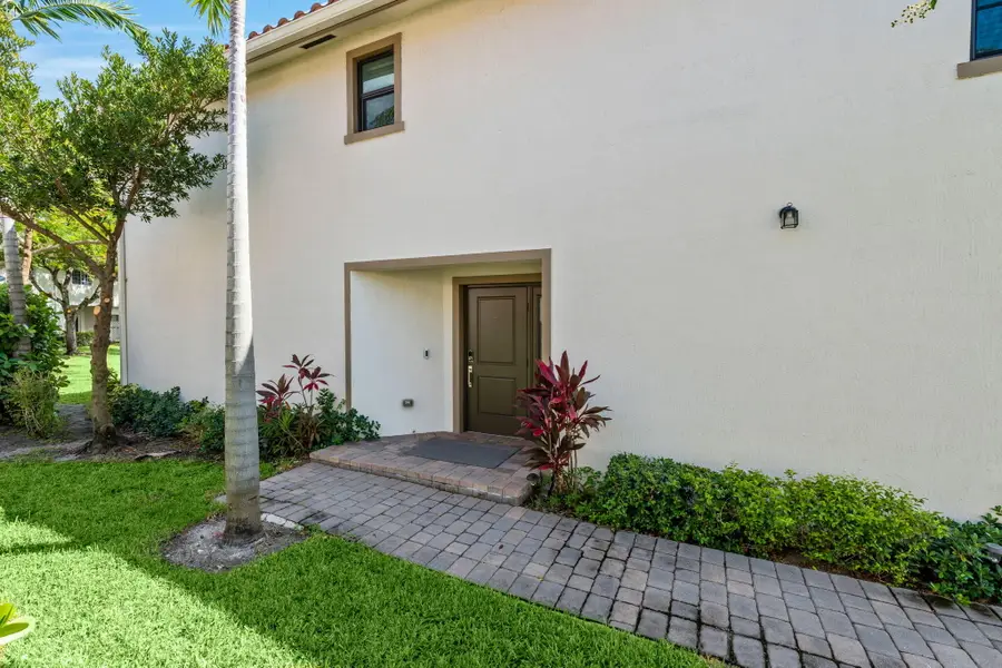 6001 Woods Edge Circle, Riviera Beach, FL 33410 - #2