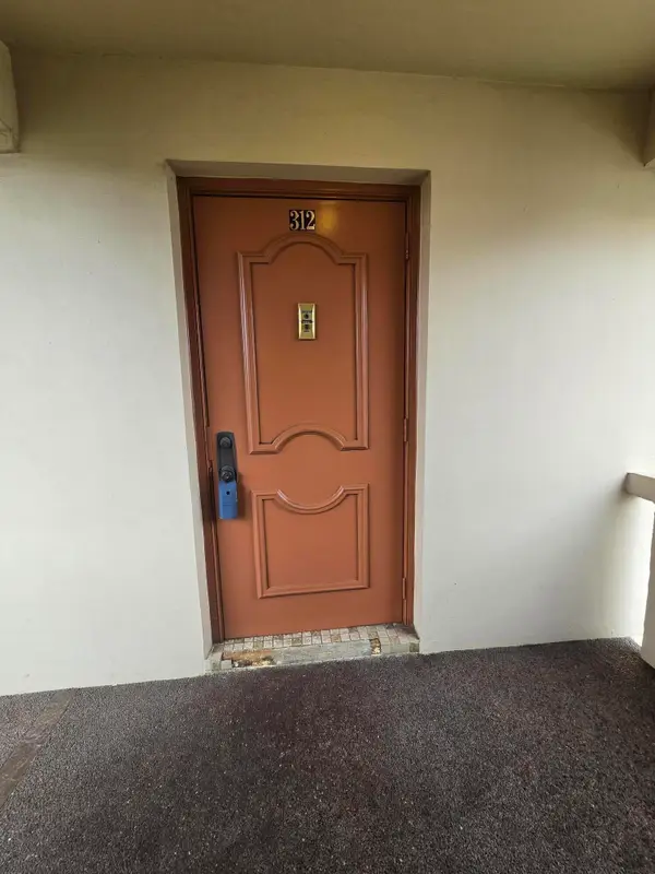 2800 W Sunrise Lakes Drive W #312, Sunrise, FL 33322