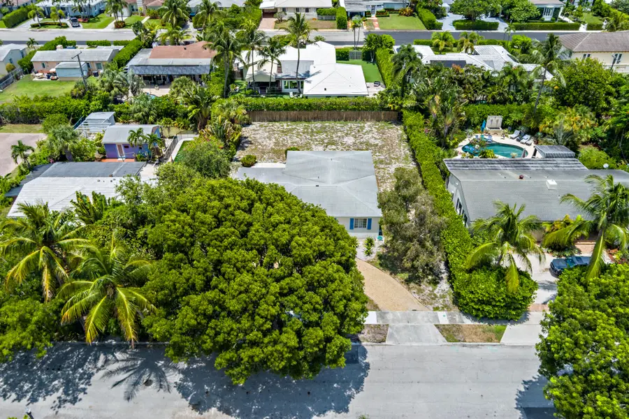 223 Ashworth Street, West Palm Beach, FL 33405 - #3