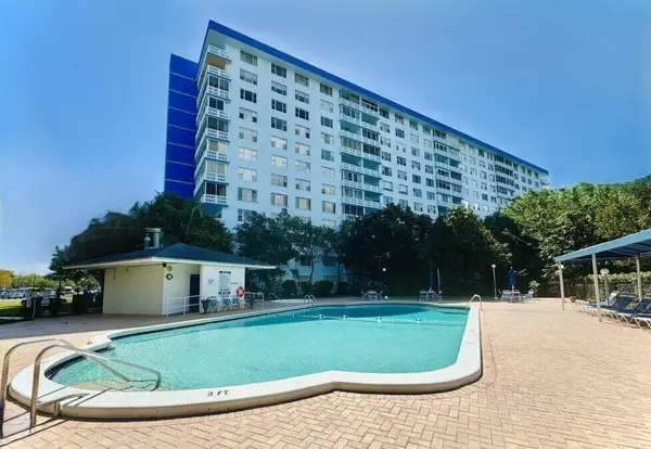 4001 Hillcrest Drive #705, Hollywood, FL 33021