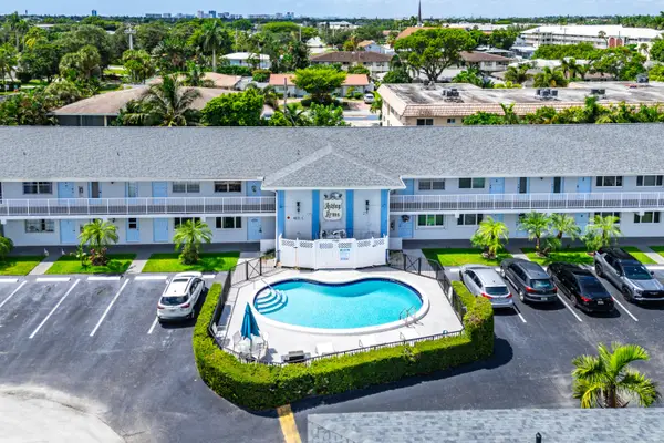 4111 NE 21st Way #204, Lighthouse Point, FL 33064