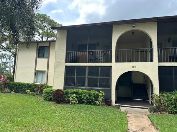 325 Knotty Pine Circle #A-1, Greenacres, FL 33463