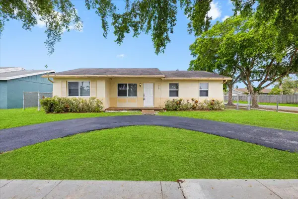 7712 SW 7th Street, North Lauderdale, FL 33068