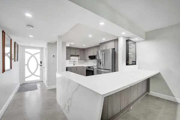 9410 N Hollybrook Lake Drive, Pembroke Pines, FL 33025