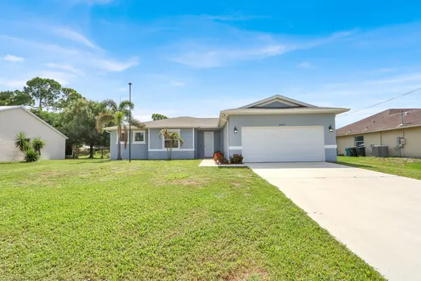 3673 SW Bonwold Street, Port St Lucie, FL 34953