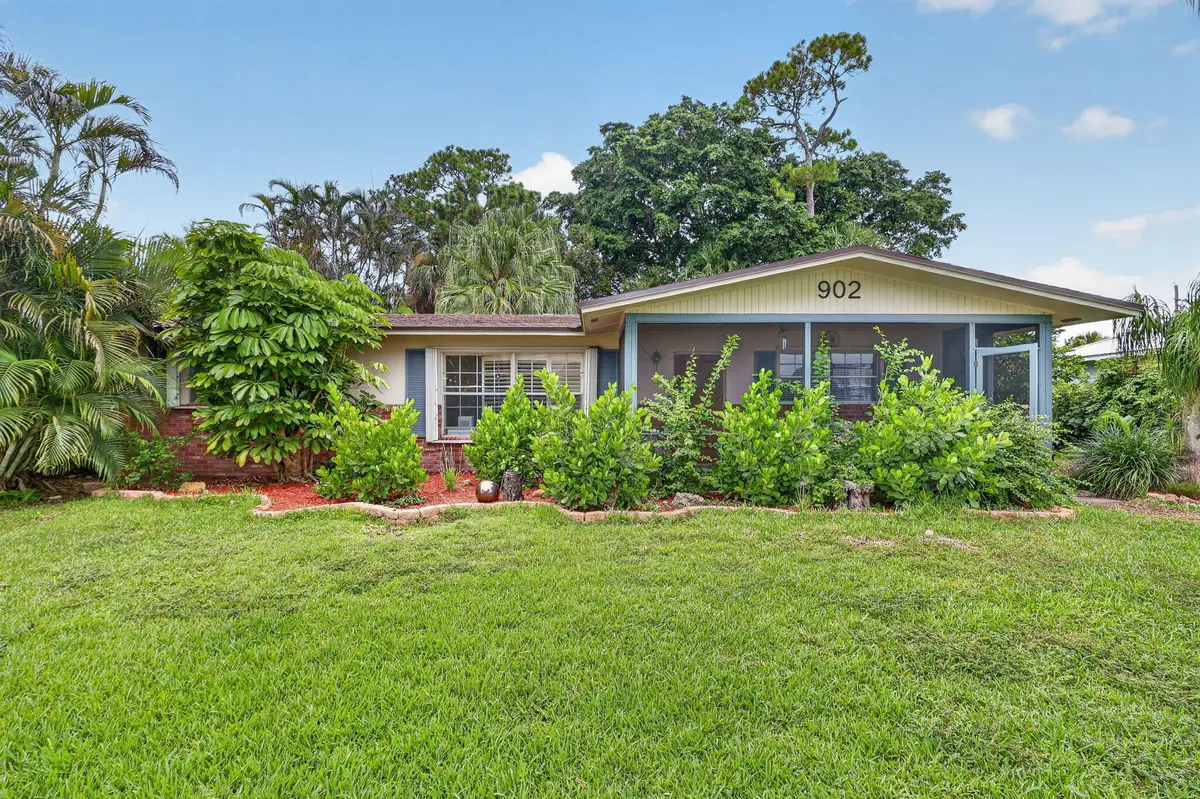 902 SE Ocean Avenue, Stuart, FL 34996 - #1