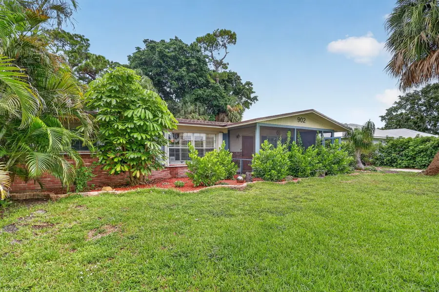 902 SE Ocean Avenue, Stuart, FL 34996 - #2