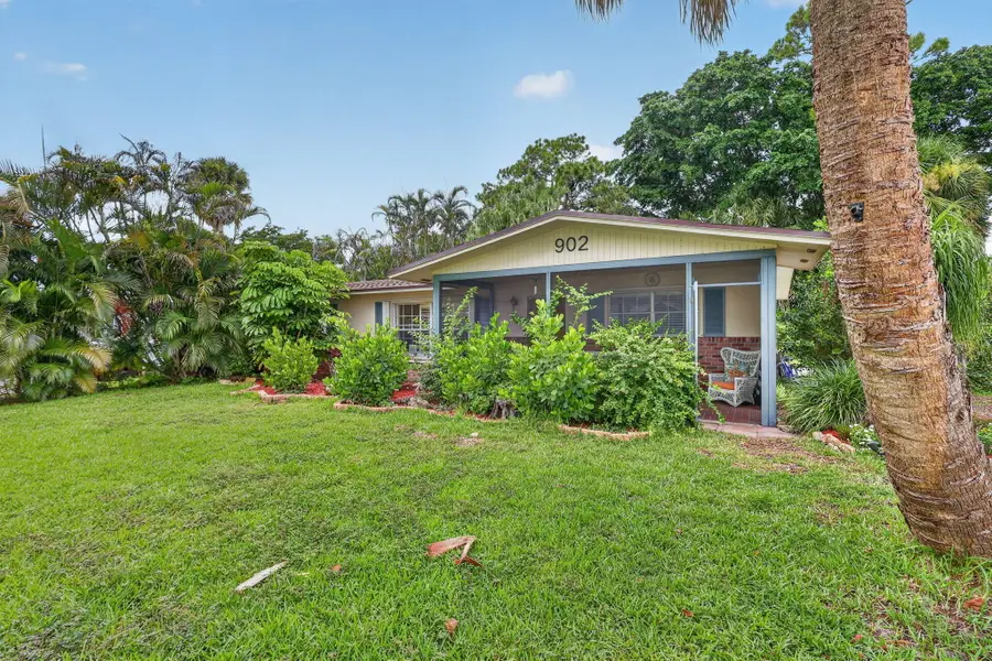 902 SE Ocean Avenue, Stuart, FL 34996 - #3