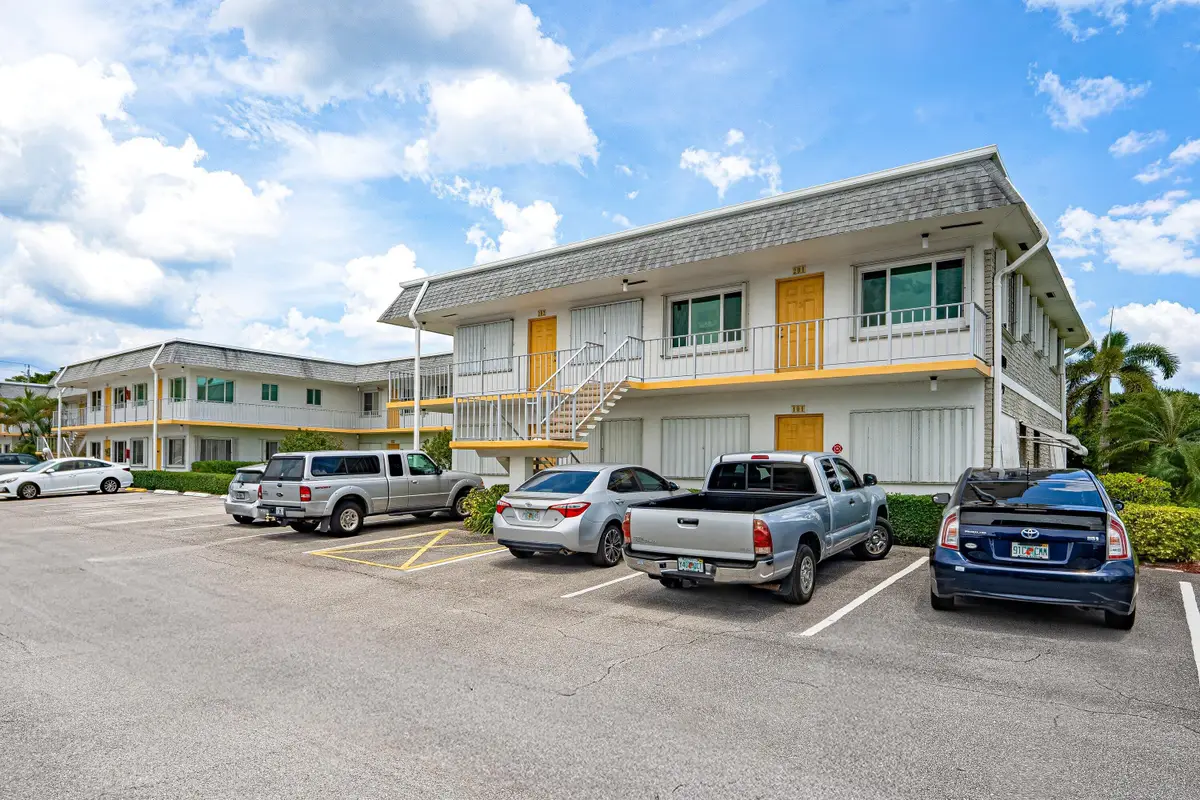 3120 Lake Osborne Drive #Bldg 7 Apt106, Lake Worth Beach, FL 33461 - #1