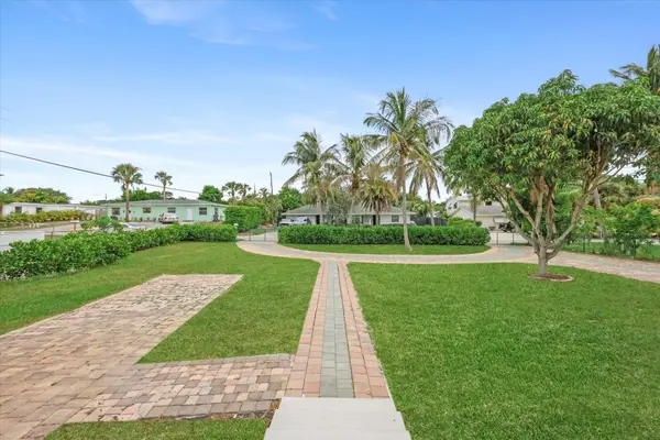 1803 Service Road, North Palm Beach, FL 33408