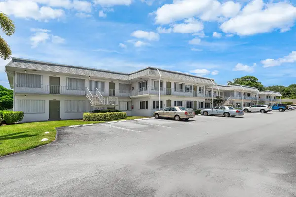 3160 Lake Osborne Drive #Bldg 6 Unit 206, Lake Worth Beach, FL 33461