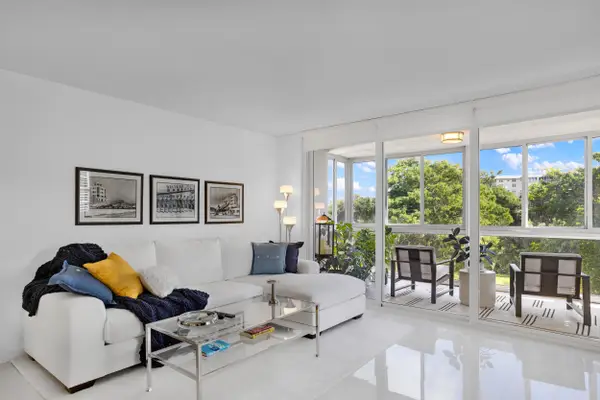 3930 Oaks Clubhouse Drive #401, Pompano Beach, FL 33069