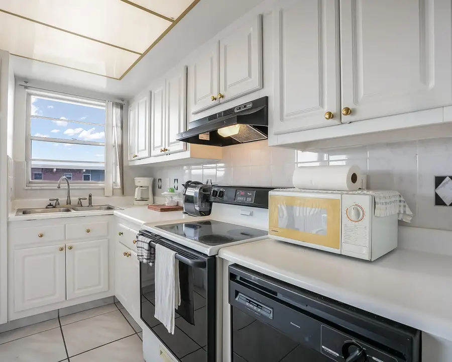 180 NE 12th Avenue #15E, Hallandale Beach, FL 33009 - #2