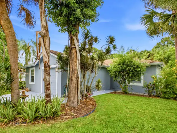 5418 Club Circle, Haverhill, FL 33415