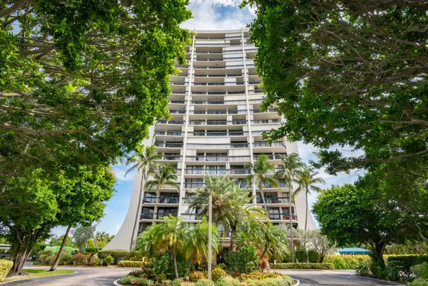 2400 Presidential Way #1505, West Palm Beach, FL 33401